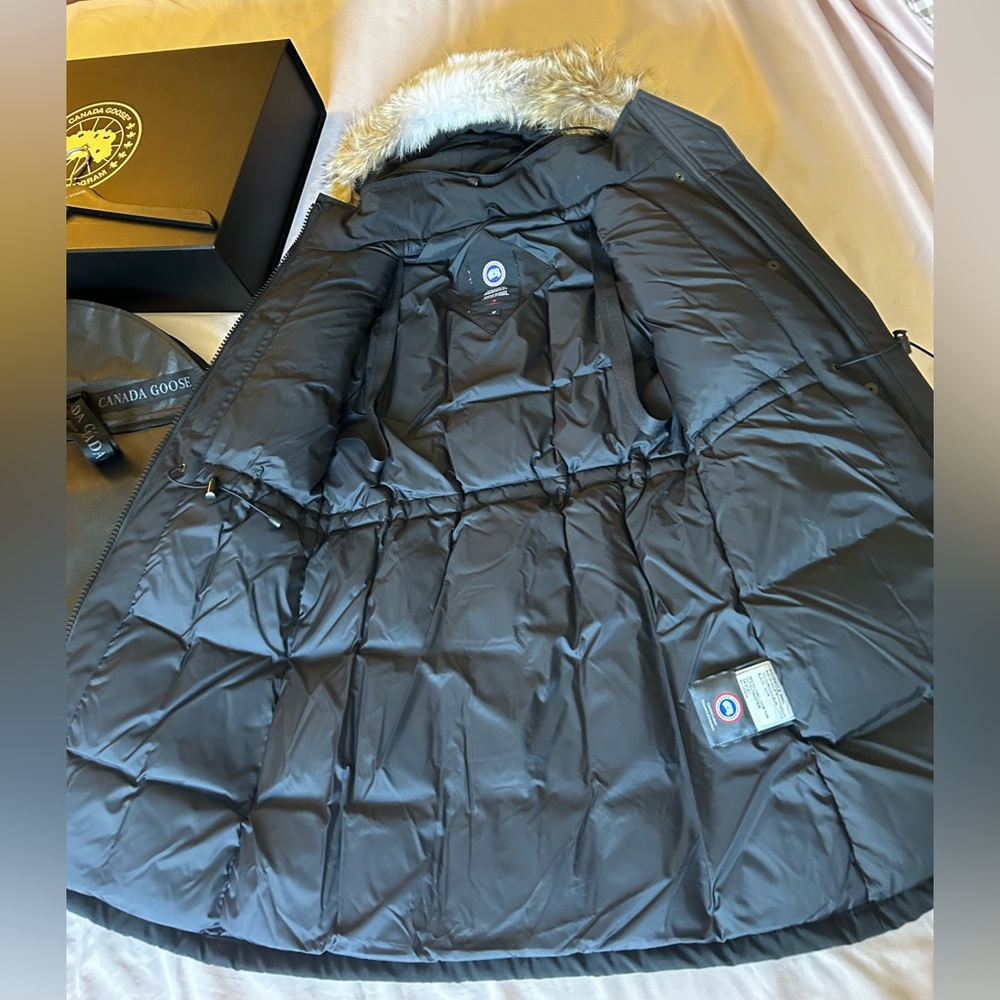 Canada Goose Trillium Parka Heritage Black Small, Like New, Full Set - Picture 5 of 16